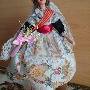 muñeca-fallera-con-caja-musical-vintage-años-50-de-coleccion