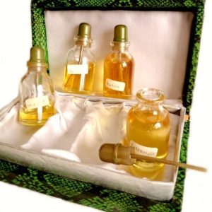 perfumeros-antiguos-con-esencias-perfumes-de-coleccion