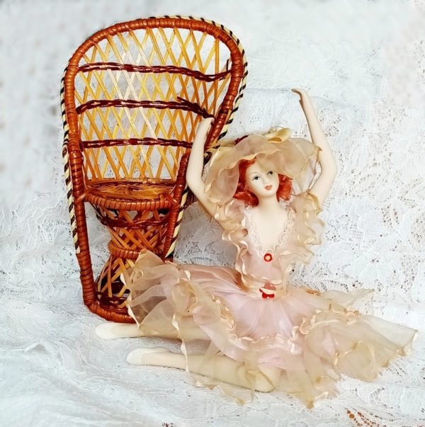 muñeca-antigua-articulada-biscuit-butaca-ballet