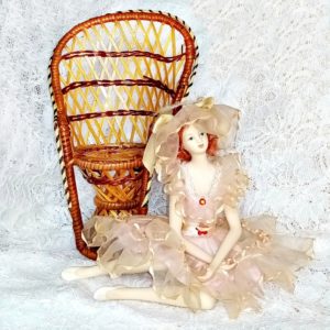 muñeca-regalo-biscuit-vintage-figura-pelo-natural-con-butaca